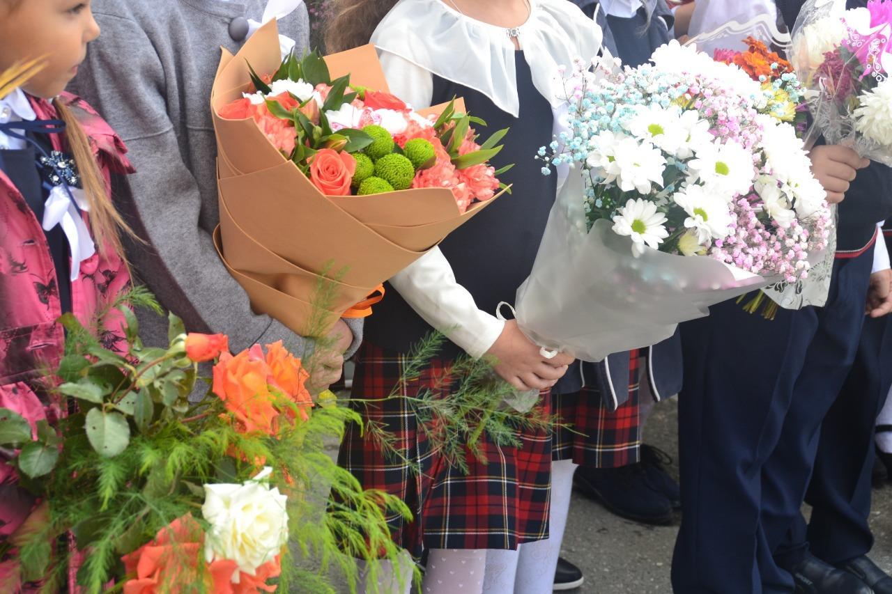Фото Букет ко Дню учителя: педагоги назвали самые ненавистные цветы 3